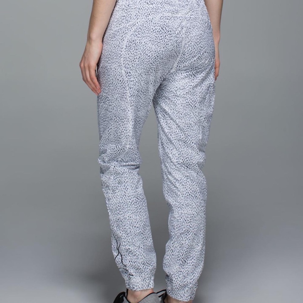 Lululemon tearaway Dottie dash white jogger